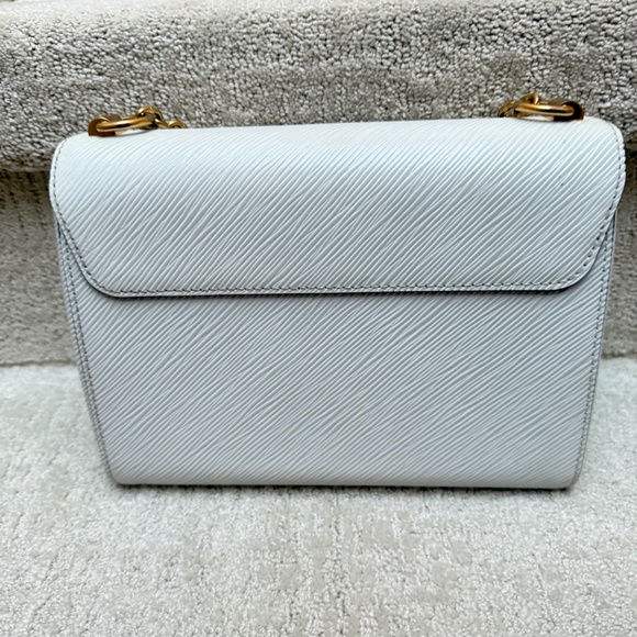 Louis Vuitton Twist MM Bag in white EPI Leather with Pink & Orange Accents - Picture 16 of 16